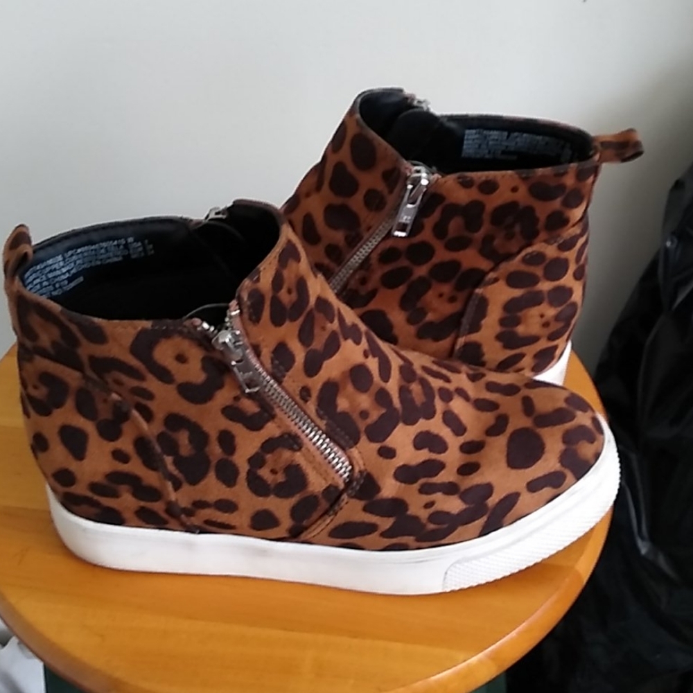 Shoes - Picture 2 of 2